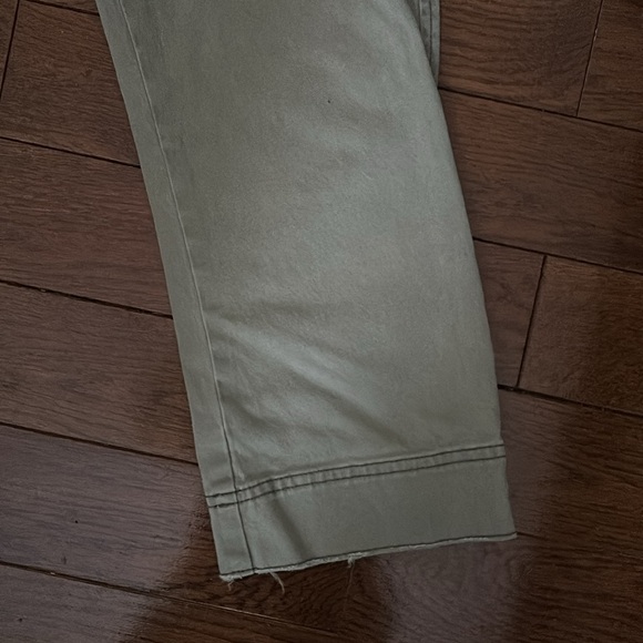2/$25 - American Eagle Khaki Capris - Size 2 - Picture 6 of 9